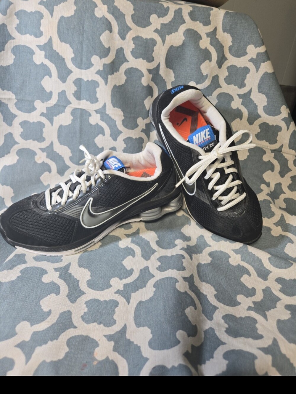 BASICALLY NEW Nike Shox Zip Black Running Sneakers - Women's Size 7.5 - 386382-0